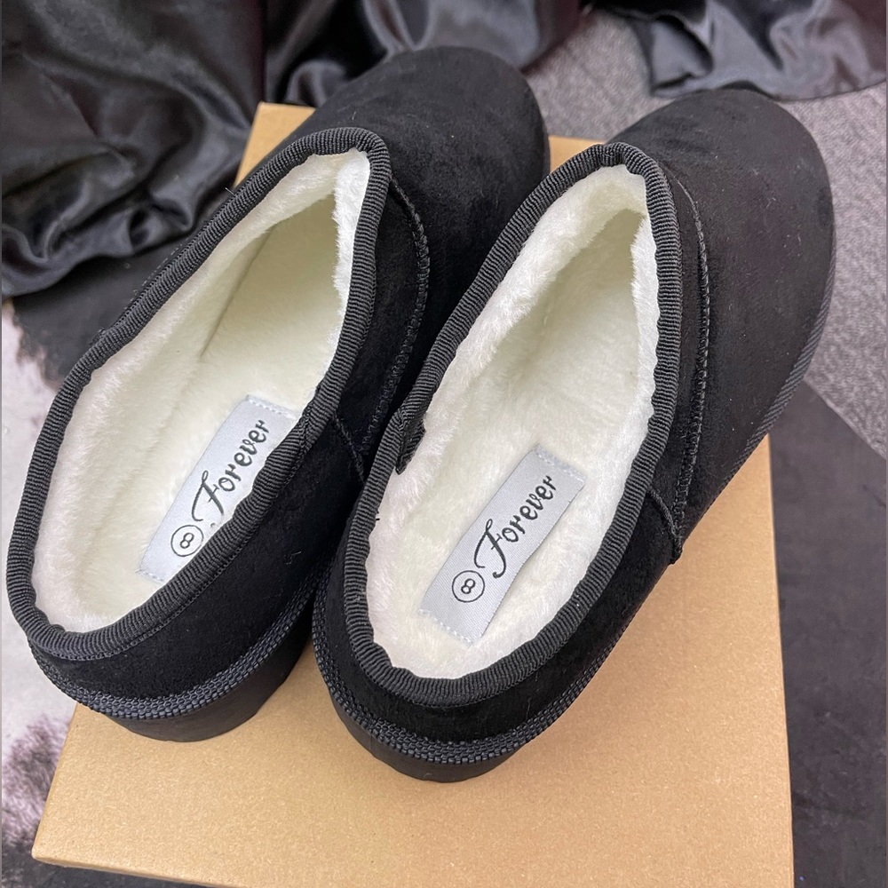 Black Platform Slides 🐾 - Picture 5 of 5